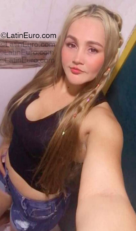 Date this stunning Colombia girl Cristina from Medellin CO33348