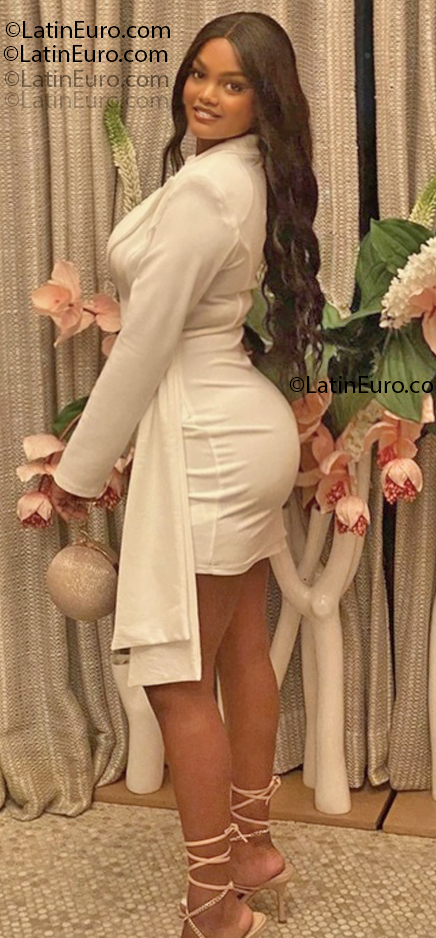 Date this happy Dominican Republic girl Laura from Santo Domingo DO55203