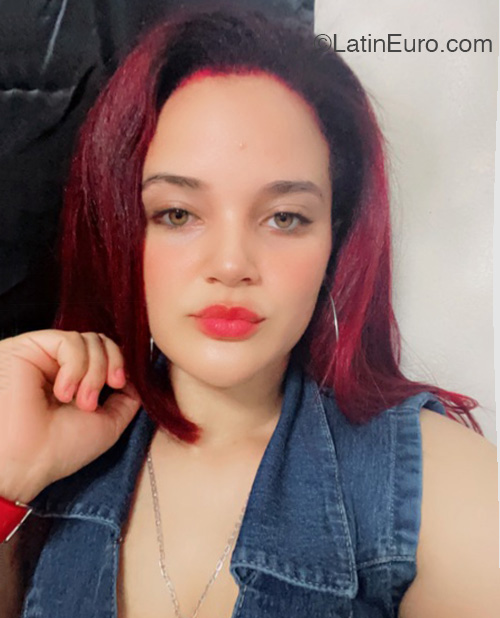 Date this happy Dominican Republic girl Madeleyne from Santo Domingo DO55230
