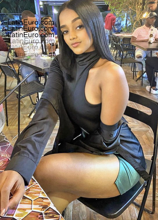Date this tall Dominican Republic girl Beatriz from Santo Domingo DO55253