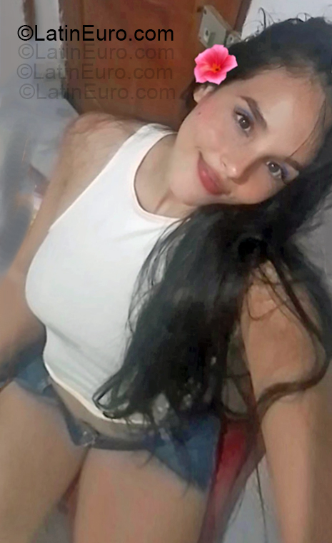 Date this good-looking Colombia girl Naomi from Bucaramanga CO33409