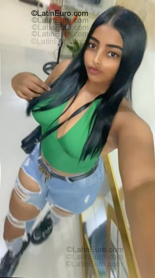 Date this nice looking Dominican Republic girl Angie from La Romana DO55345