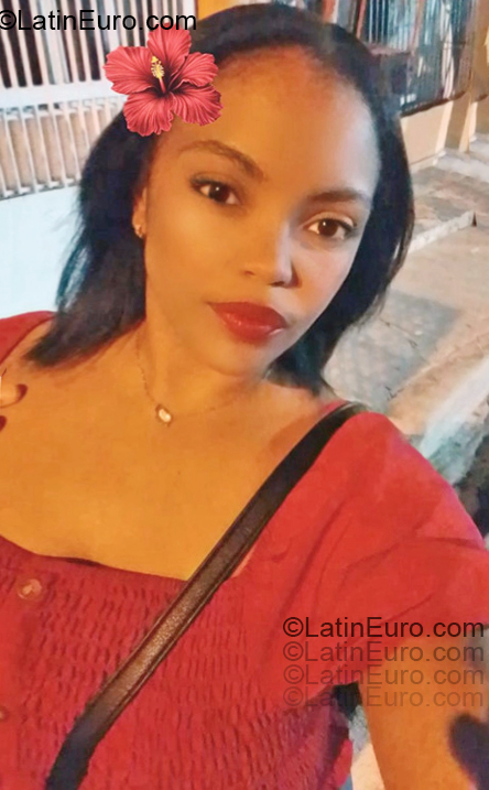 Date this foxy Dominican Republic girl Claris from Santo Domingo Este DO55352