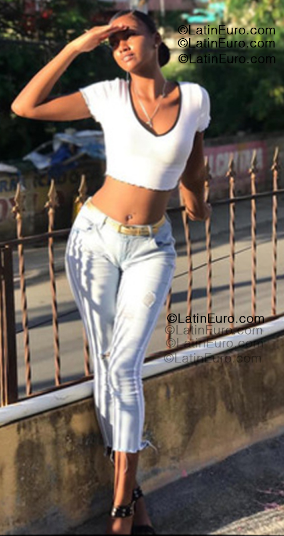 Date this athletic Dominican Republic girl Alaniz from Santo Domingo Este DO55384