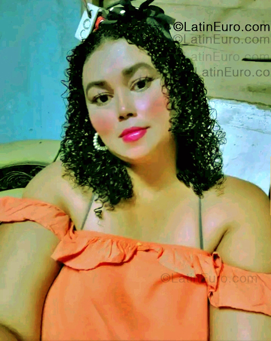 Date this happy Colombia girl Julia from Barranquilla CO33471