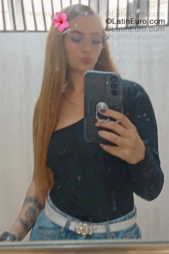 Date this hard body Venezuela girl Paola from Valera VE5340