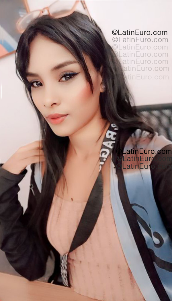 Date this good-looking Venezuela girl Khalifet from La Guaira VE5346
