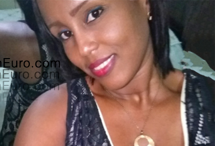 Date this nice looking Dominican Republic girl Magdalena from Santo Domingo DO55413