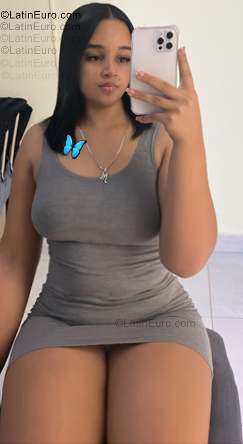Date this hard body Dominican Republic girl Crisleini from Santo Domingo DO55416