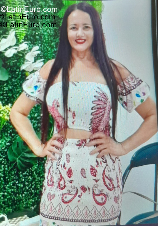 Date this beautiful Brazil girl Milah from Brasil BR12384