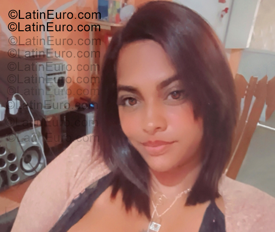 Date this pretty Venezuela girl Yenny from Chacao VE5356