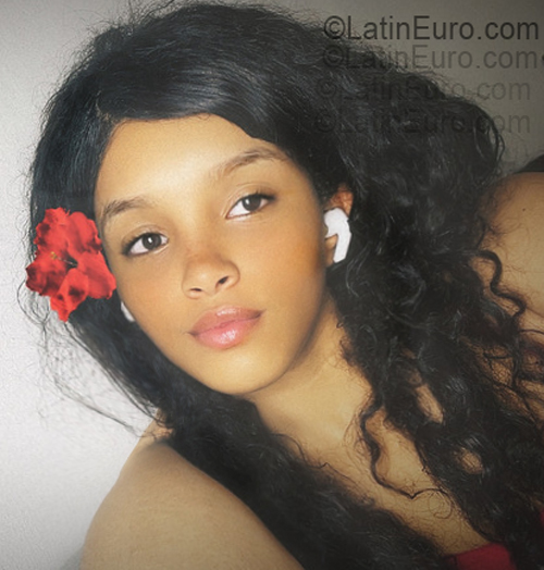 Date this athletic Dominican Republic girl Daneisy from Santo Domingo DO55461