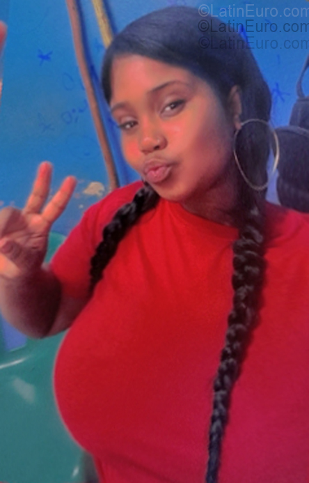 Date this foxy Dominican Republic girl Katherine from Santo Domingo DO55468