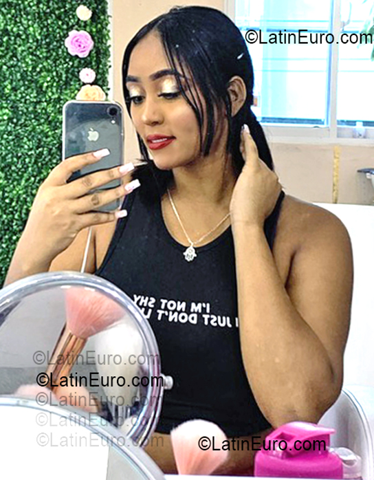 Date this nice looking Dominican Republic girl Arleny from Santiago DO55471