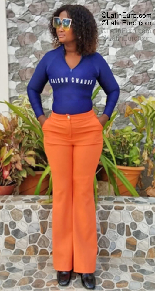 Date this voluptuous Angola girl Teresa from Luanda AO105