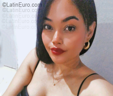 Date this beautiful United States girl Adriana from  DO55492
