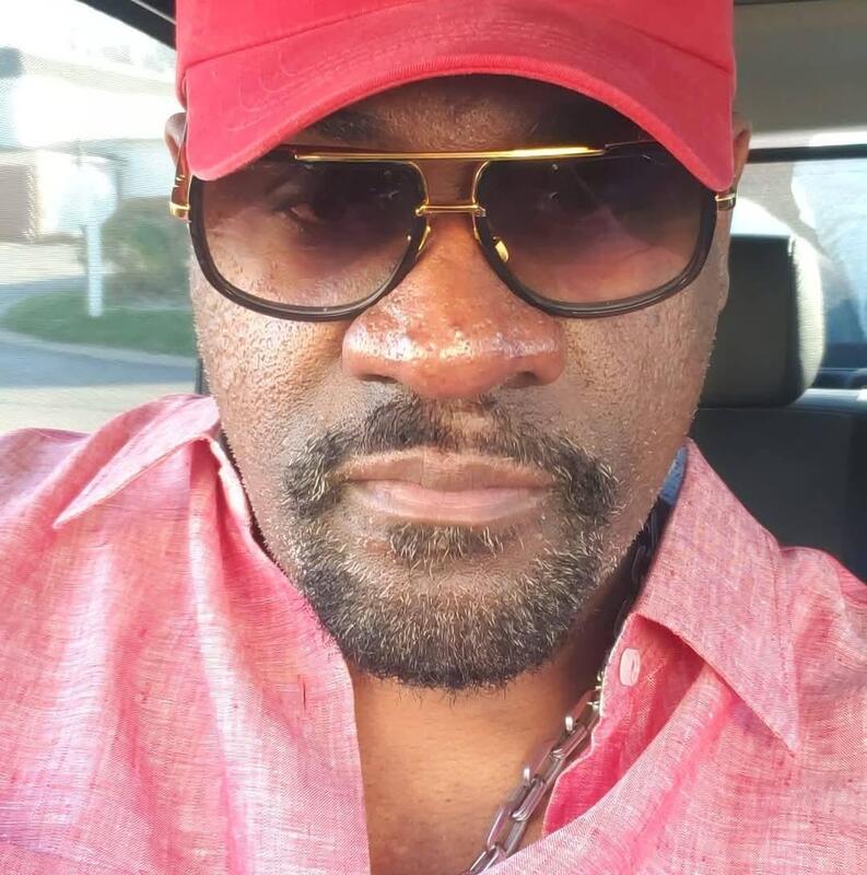 Date this hard body United States man Robert from Detroit US25192