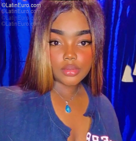 Date this pretty Dominican Republic girl Francelis from Santo Domingo DO55509