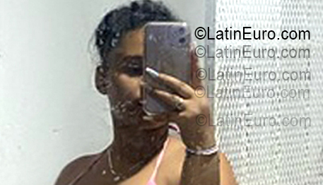 Date this attractive Dominican Republic girl Reyna from Santo Domingo DO55514