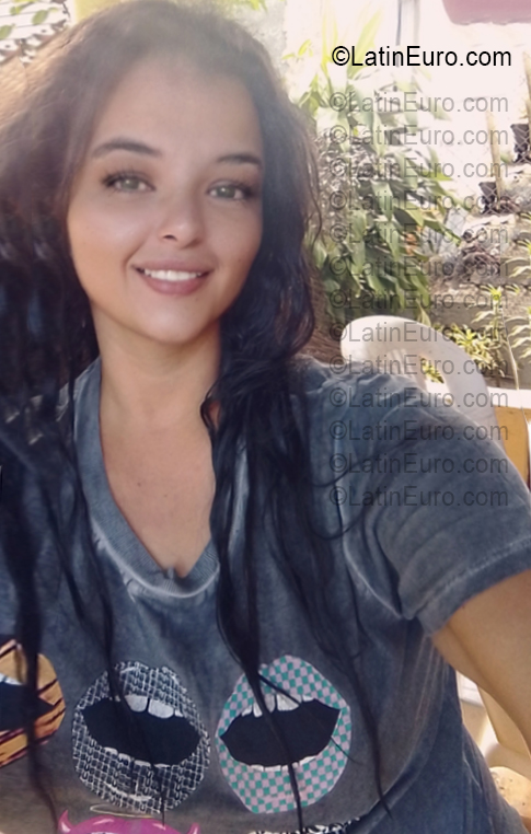 Date this cute Dominican Republic girl Alondra from Santiago DO55524