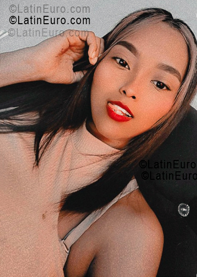 Date this young Colombia girl Yosimar from Bogota CO33513