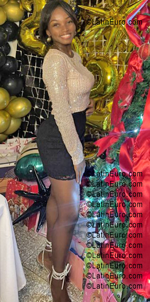Date this sultry Dominican Republic girl Yenifer from Santo Domingo DO55564