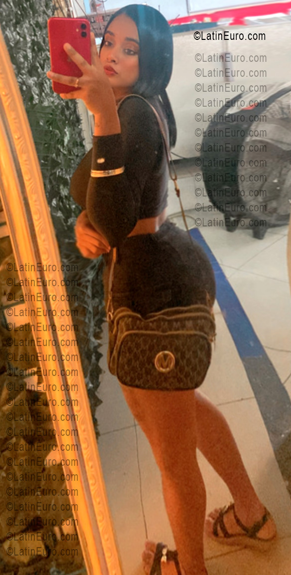 Date this sensual Dominican Republic girl Gabriela from Santo Domingo DO55658