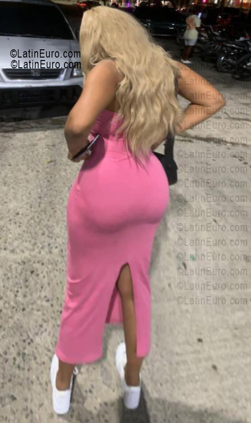 Date this charming Dominican Republic girl Dariela from Santo Domingo DO55678