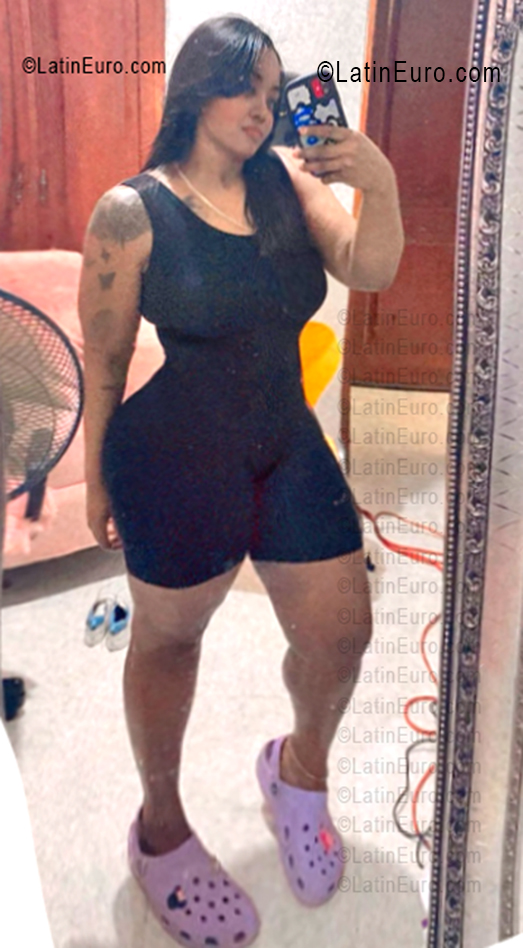 Date this tall Dominican Republic girl Shari from Santo Domingo DO55700