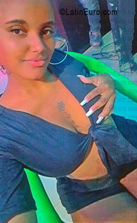 Date this pretty Dominican Republic girl Rebeca from Santo Domingo DO55743
