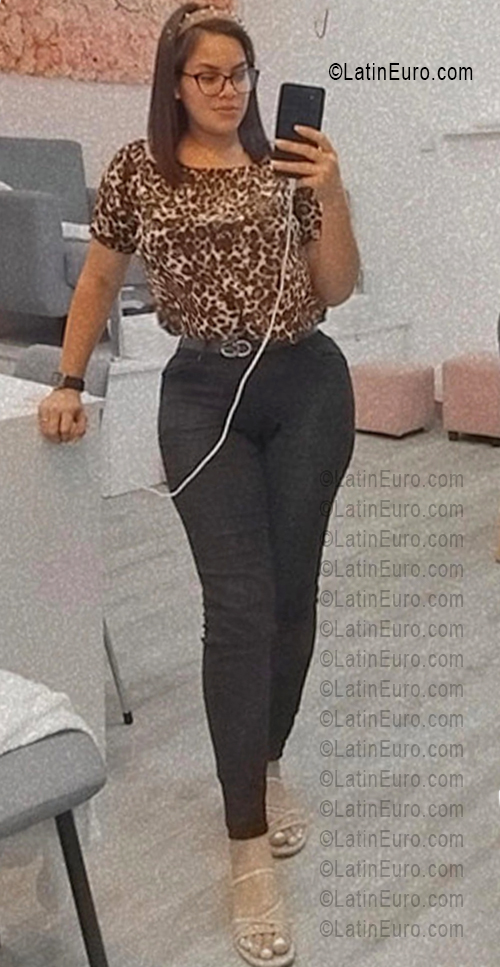 Date this nice looking Panama girl Yulianis from Panama City PA1425