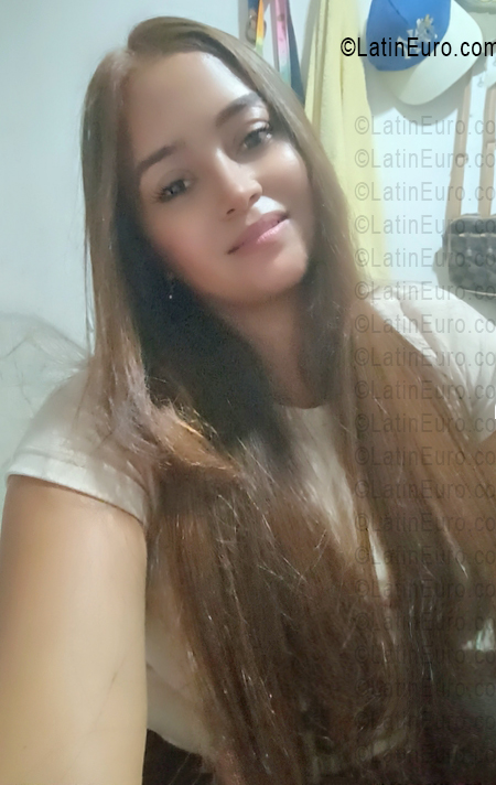 Date this happy Colombia girl Carolina from Cartagena CO33638
