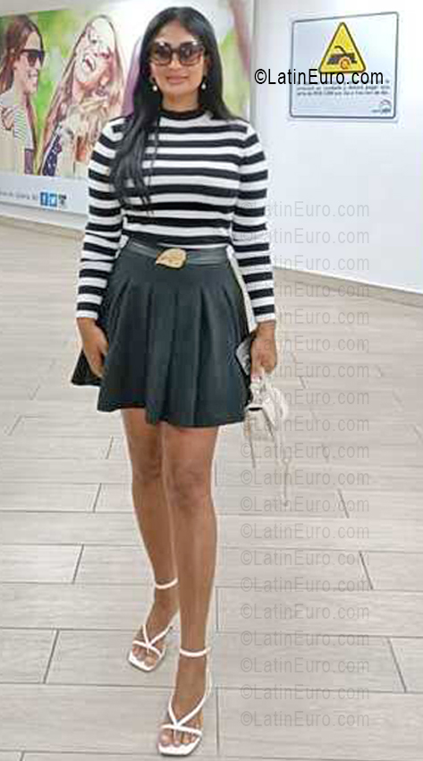 Date this lovely Dominican Republic girl Linda from Santo Domingo DO55787