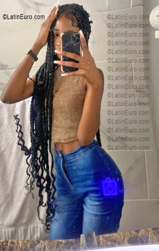 Date this athletic Dominican Republic girl Kame from Santiago DO55790