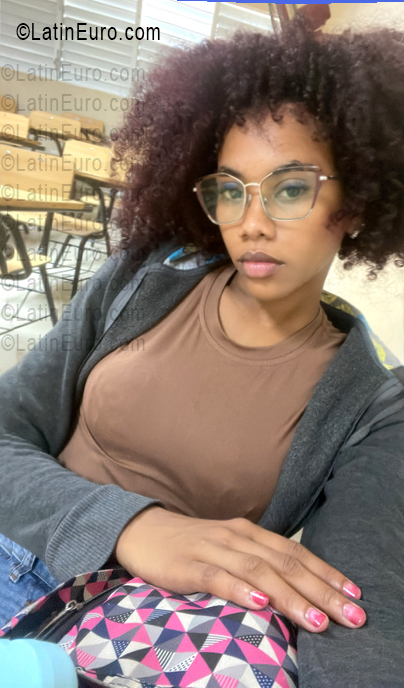 Date this gorgeous Dominican Republic girl Daniela from Santo Domingo DO55829