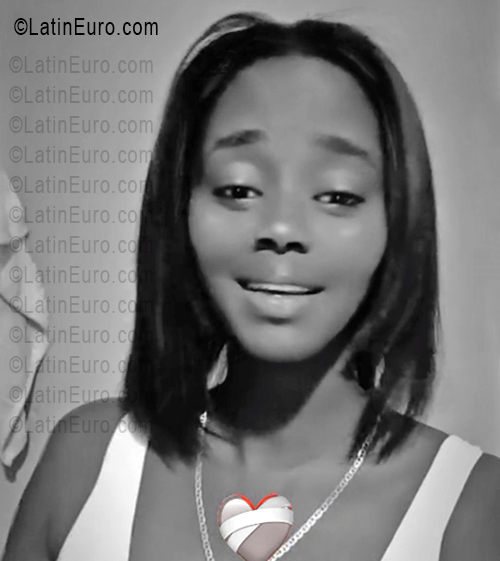 Date this gorgeous Dominican Republic girl Erika from Santo Domingo DO55833