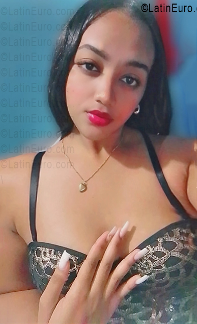 Date this exotic United States girl Delania from  US25618