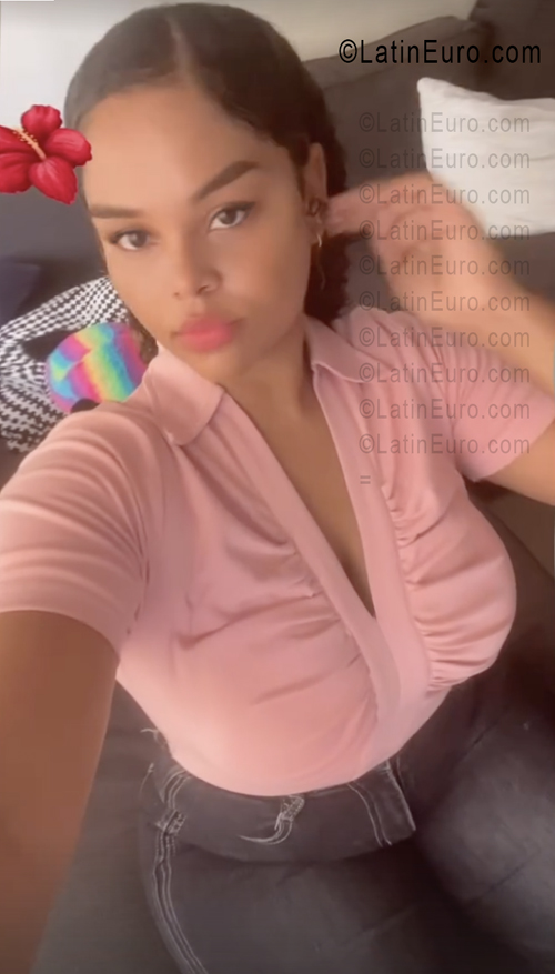 Date this good-looking Dominican Republic girl Yvette from Santo Domingo DO55856