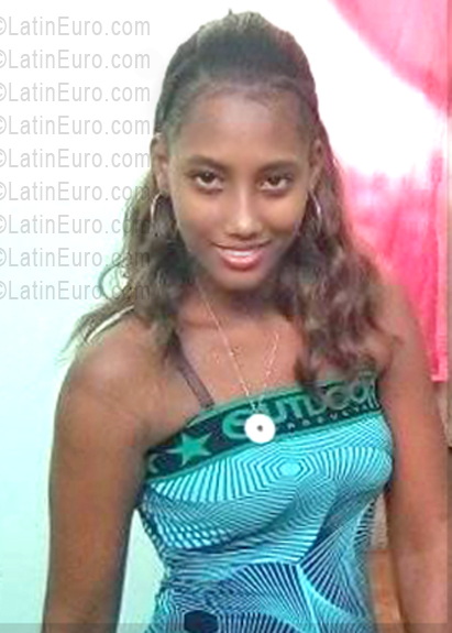 Date this pretty Italy girl Besaida from san pedro de macoris DO55889