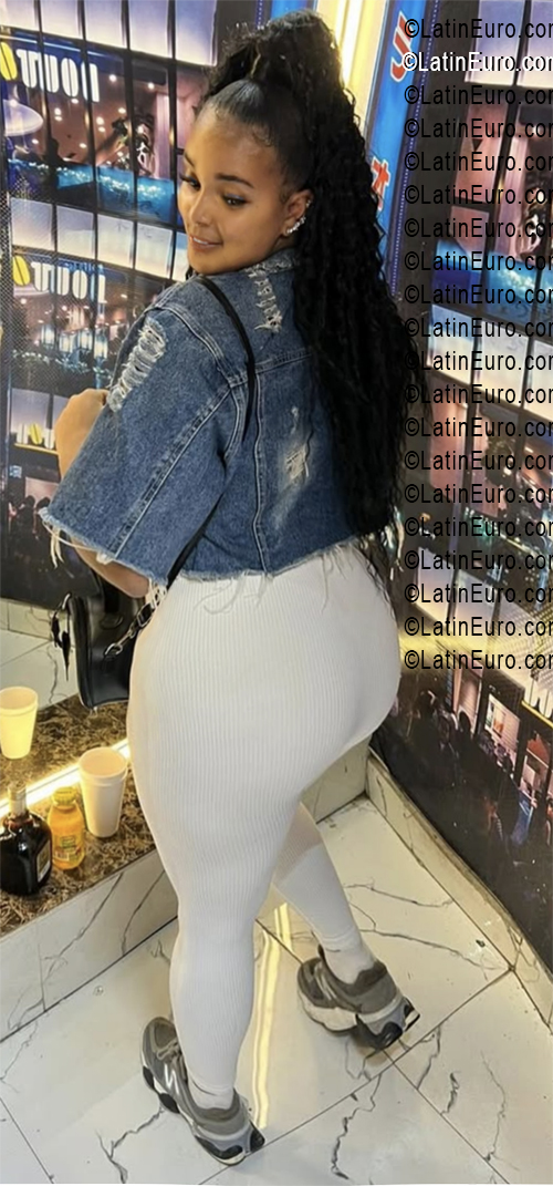 Date this attractive Dominican Republic girl Darela from Santo Domingo DO55905