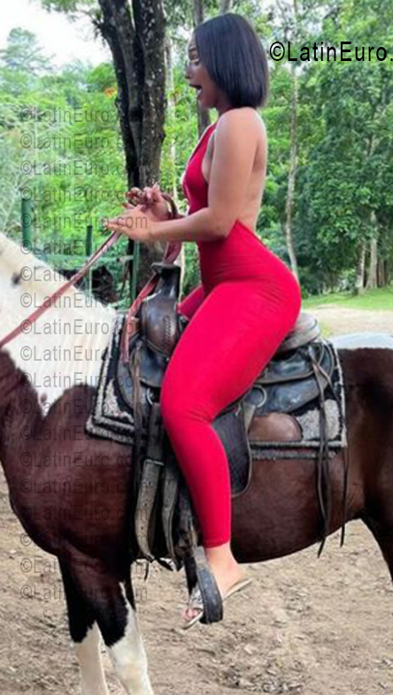 Date this exotic Dominican Republic girl Carolina from Azua DO55909