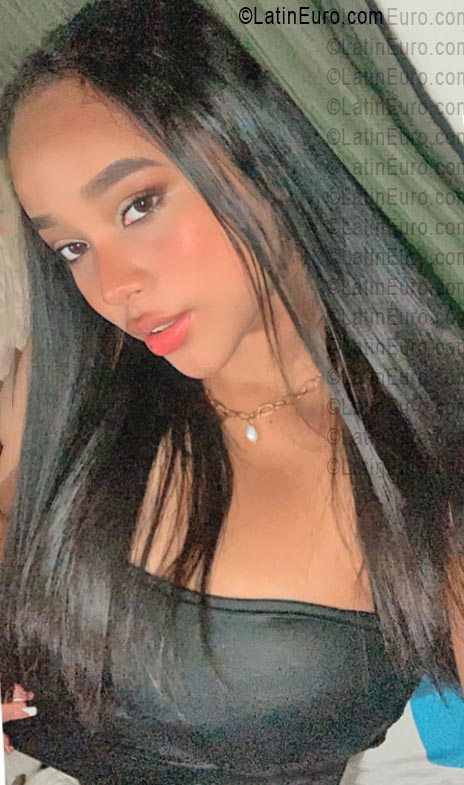 Date this georgeous Colombia girl Nayeli from Cali CO33589