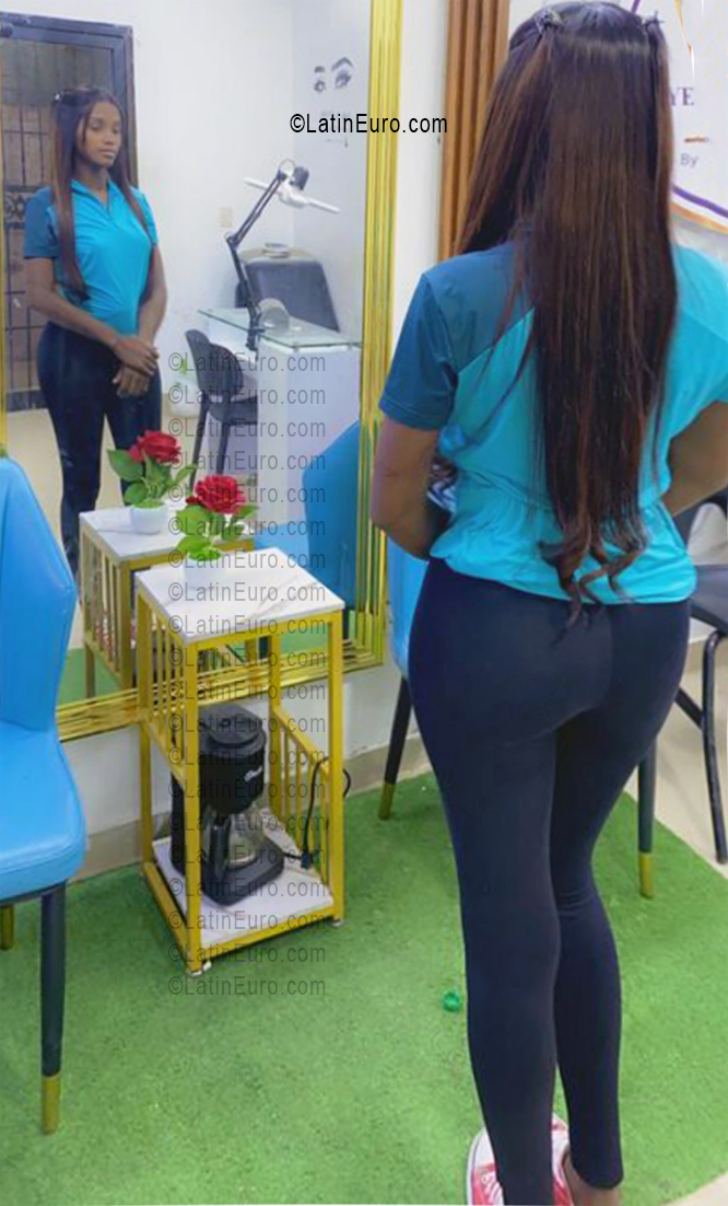 Date this foxy Dominican Republic girl Chik1994 from Santo Domingo DO55928