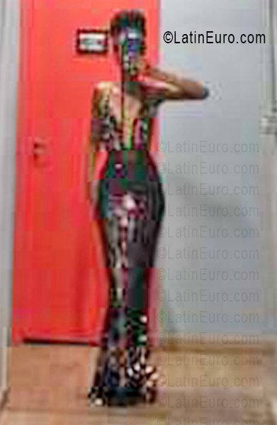 Date this gorgeous Dominican Republic girl Lizzie from Santo Domingo DO55935