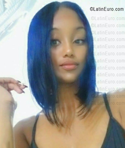 Date this nice looking Dominican Republic girl Genesis - Glesis from Santiago DO55945
