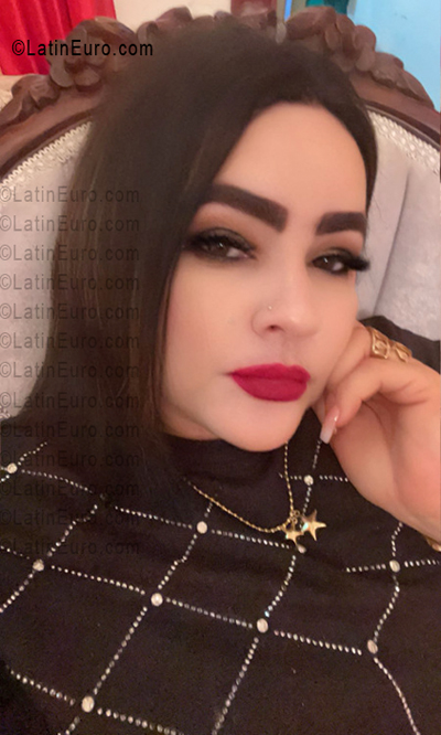 Date this foxy Dominican Republic girl Perla from Santiago DO55969