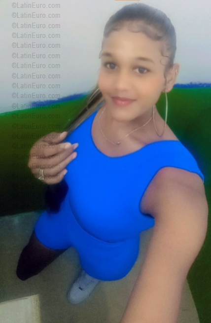 Date this cute Dominican Republic girl Rosi from Santo Domingo DO55970