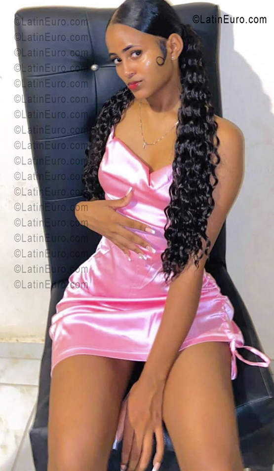 Date this charming Dominican Republic girl Dafne from Santo Domingo DO55976