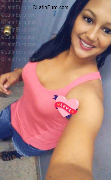 Date this passionate Dominican Republic girl Jasmin from Santiago DO55979
