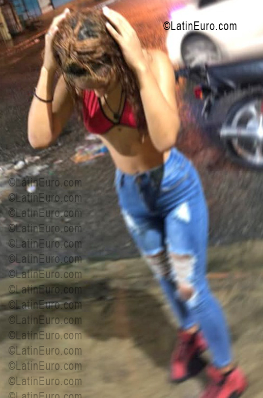 Date this tall Dominican Republic girl La from Santo Domingo DO56035